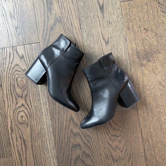 Black Leather Aldo Ankle Booties 7.5 GUC - Picture 1 of 10